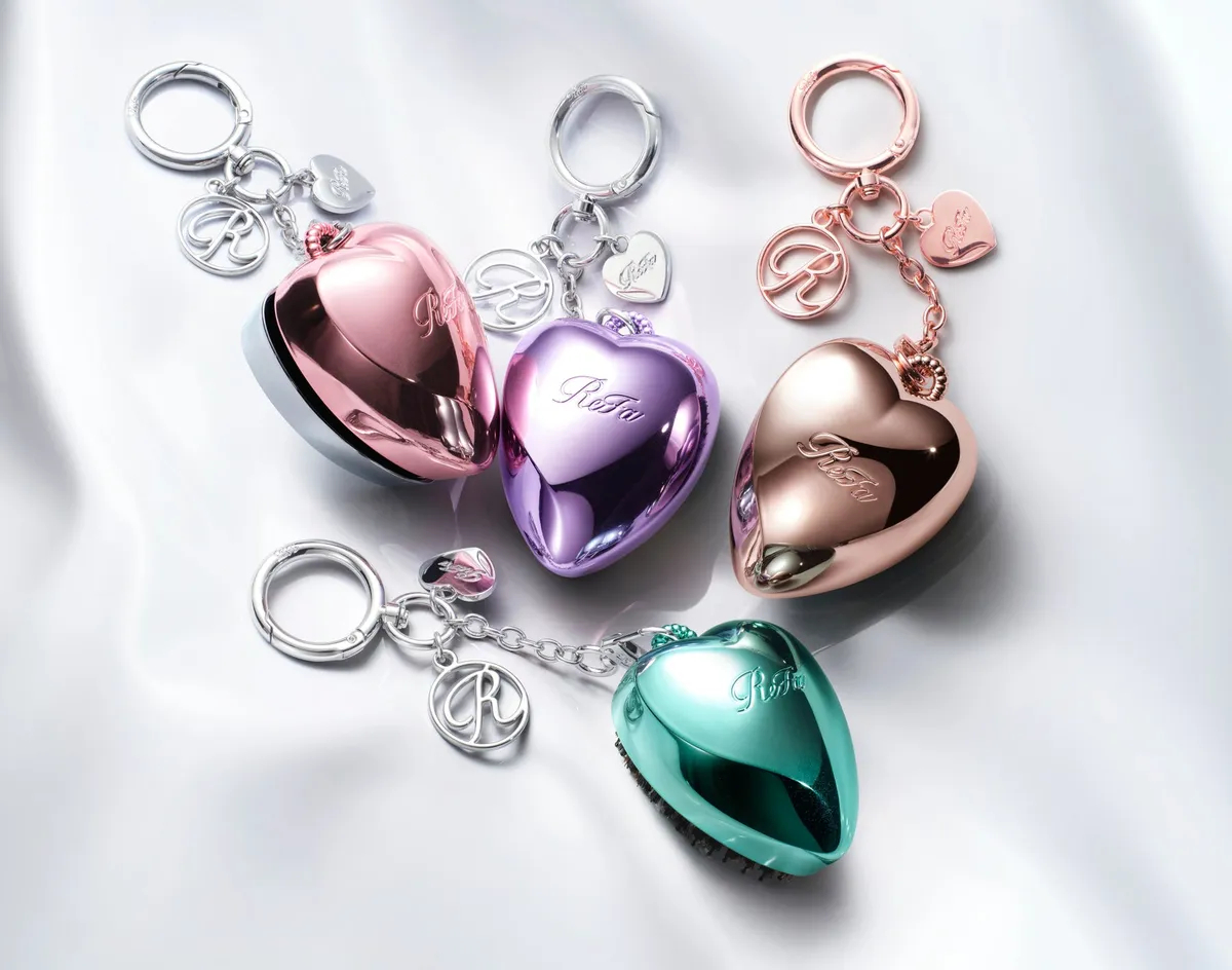 アクセサリーのように輝くReFa HEART BRUSH charmのカラーバリエーション