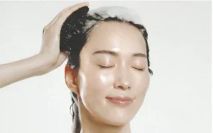 ReEMOTIONのスカルプマッサージブラシで「こすらず動かす」新習慣！頭皮美容で髪も顔印象も理想の自分へ