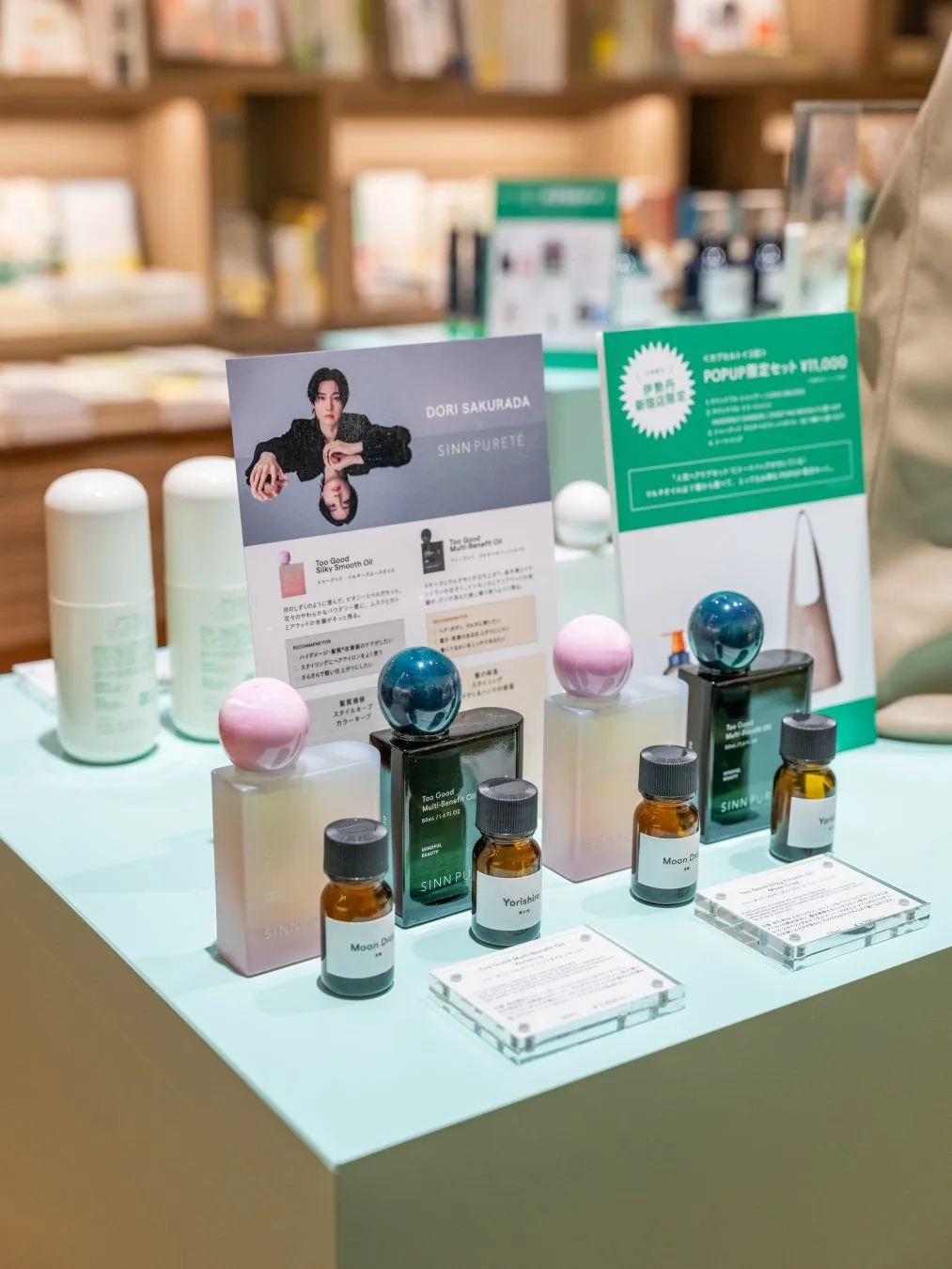 伊勢丹新宿店POPUP会場に並ぶ限定セットやテスターの様子