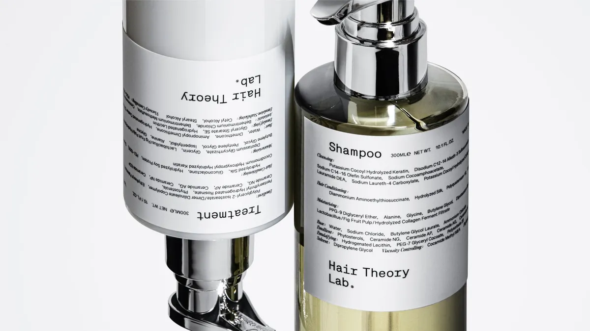 Hair Theory Lab®のスタイリッシュなボトルデザインのアップ