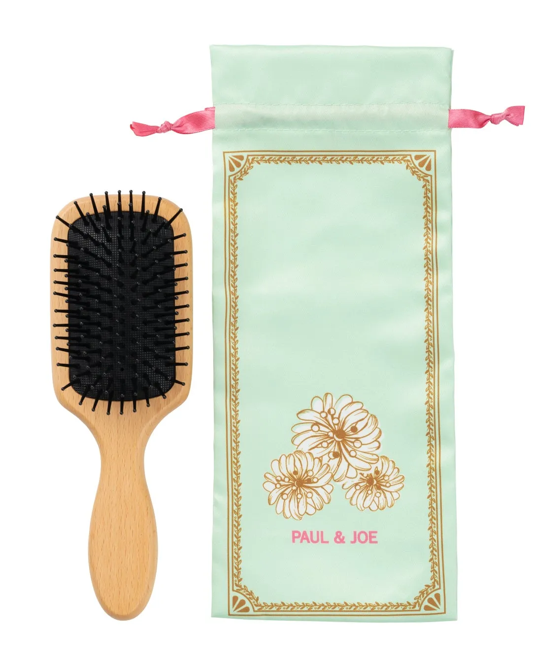 ロゴ入りの木製ヘアブラシと専用の巾着ポーチ