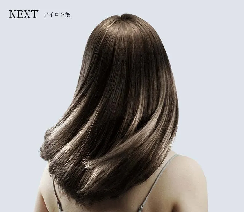 ヘアアイロン後の光を反射するような美しいツヤ髪のバックスタイル