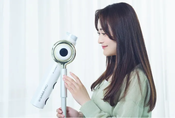 BISARA PROの高さを調整するスタイリッシュな操作シーン