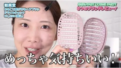 シリコンカバーを剥がして掃除する様子